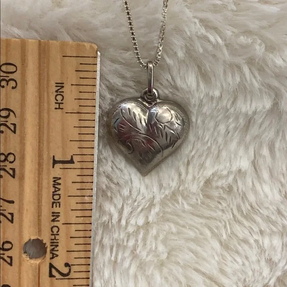Vintage Puff Heart Pendant - Picture 6 of 6